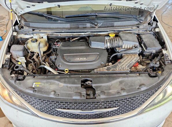 2C4RC1GG6JR121002 2018 CHRYSLER PACIFICA White Вид підкапотного простору