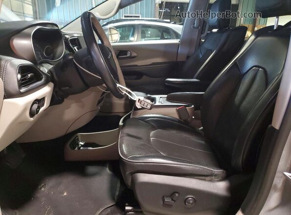 2C4RC1GG6JR130878 2018 CHRYSLER PACIFICA Silver Սալոնի դիմացի տեսք