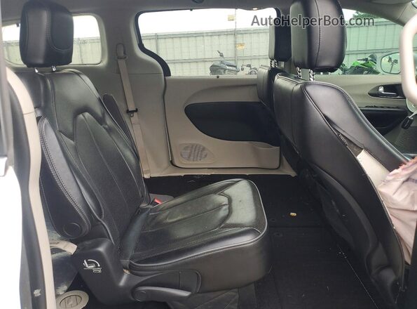 2C4RC1GG6JR314279 2018 CHRYSLER PACIFICA White Widok z przodu