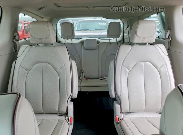 2C4RC1GG6LR136411 2020 CHRYSLER PACIFICA White Vista de los asientos traseros