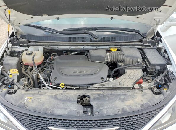 2C4RC1GG6LR136411 2020 CHRYSLER PACIFICA White Vista del compartimento del motor