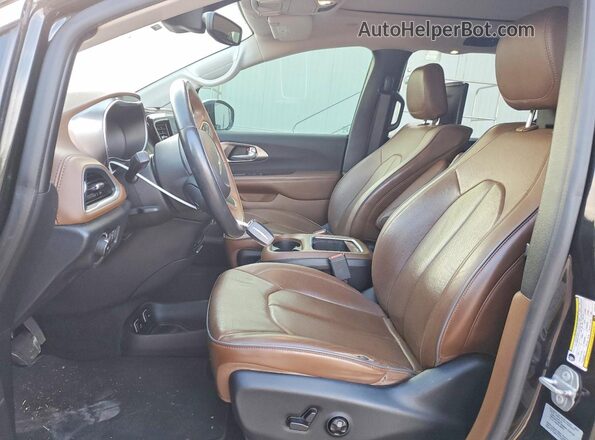 2C4RC1GG7HR665132 2017 CHRYSLER PACIFICA Black Front interior view