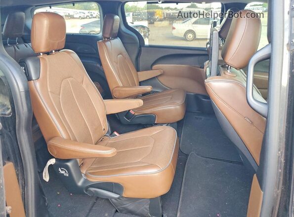 2C4RC1GG7HR665132 2017 CHRYSLER PACIFICA Black Rear interior view