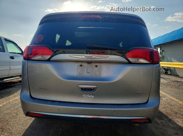 2C4RC1GG7LR280713 2020 CHRYSLER PACIFICA Серебряный Вид сзади