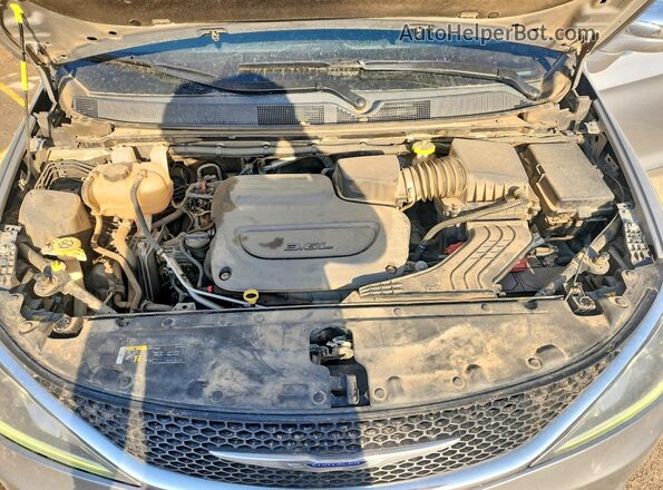 2C4RC1GG7LR280713 2020 CHRYSLER PACIFICA Серебряный Вид задней части салона