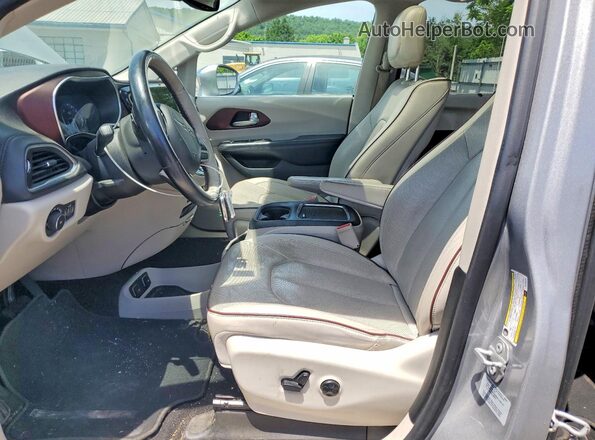 2C4RC1GG8HR762873 2017 CHRYSLER PACIFICA Silver Front interior view