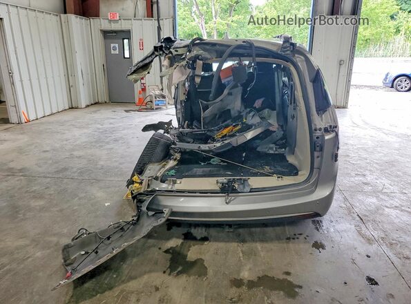 2C4RC1GG8JR226267 2018 CHRYSLER PACIFICA Silver Вид ззаду