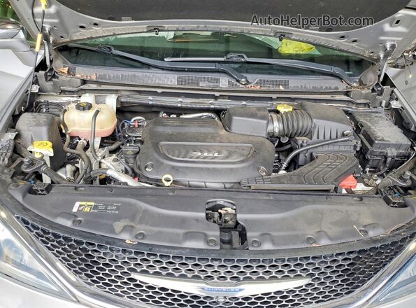 2C4RC1GG8JR226267 2018 CHRYSLER PACIFICA Silver Вид підкапотного простору