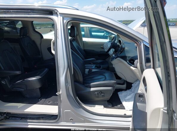 2C4RC1GG9HR747928 2017 CHRYSLER PACIFICA Silver Widok wnętrza z przodu