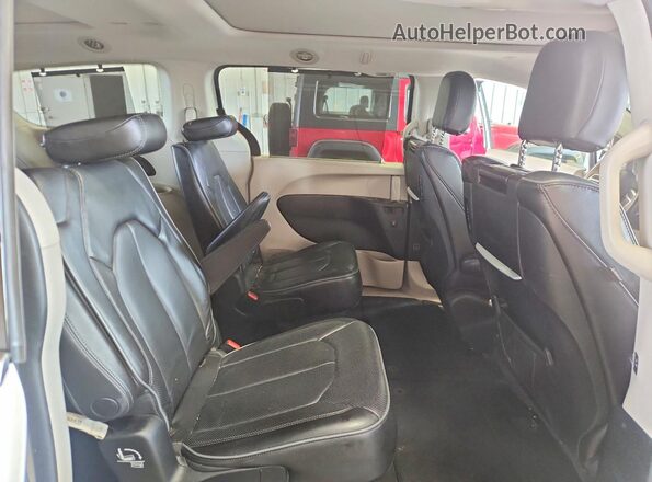 2C4RC1GG9JR251775 2018 CHRYSLER PACIFICA Белый Вид задней части салона