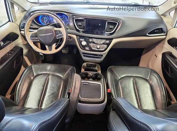 2C4RC1GG9JR251775 2018 CHRYSLER PACIFICA Белый Вид панели приборов