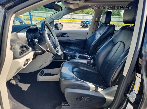 2C4RC1GG9JR320576 2018 CHRYSLER PACIFICA Charcoal Front interior view