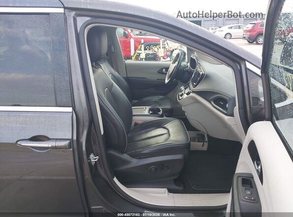 2C4RC1GG9LR234560 2020 CHRYSLER PACIFICA Gray Front interior view