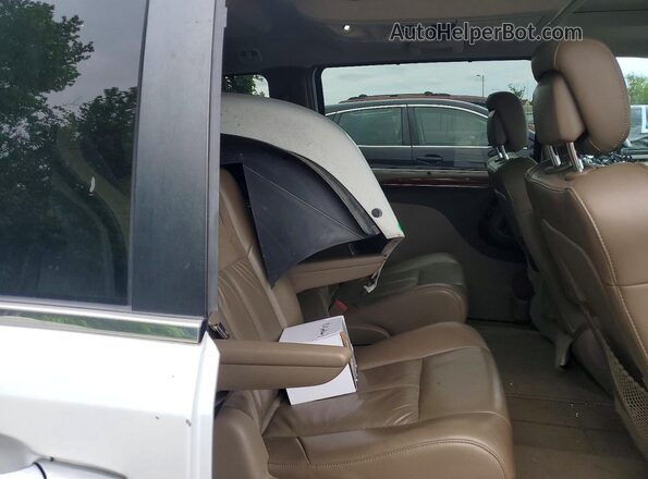 2C4RC1GGXGR113607 2016 CHRYSLER TOWN Белый Вид задней части салона