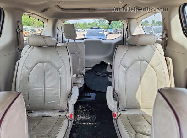 2C4RC1GGXJR112609 2018 CHRYSLER PACIFICA Серебряный Вид задних сидений