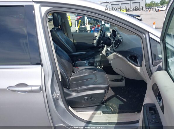 2C4RC1GGXJR226352 2018 CHRYSLER PACIFICA Gray Սալոնի դիմացի տեսք