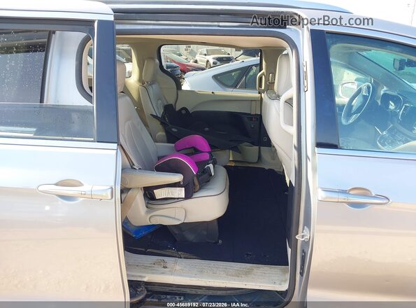 2C4RC1GGXLR144138 2020 CHRYSLER PACIFICA Silver Vista de la etiqueta del VIN