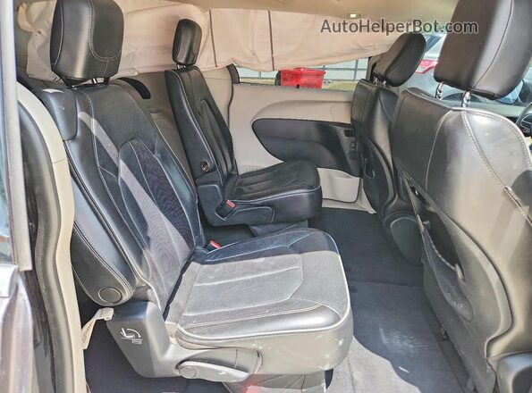 2C4RC1GGXLR290264 2020 CHRYSLER PACIFICA Gray Rear interior view