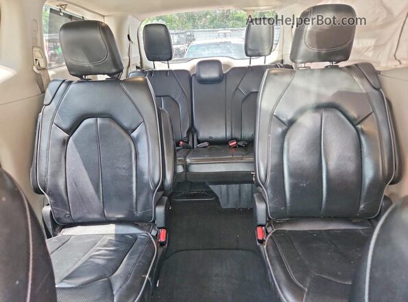 2C4RC1GGXLR290264 2020 CHRYSLER PACIFICA Gray Rear seats view