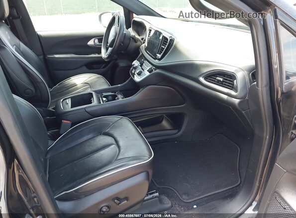 2C4RC1GGXNR147723 2022 CHRYSLER PACIFICA Black Front interior view
