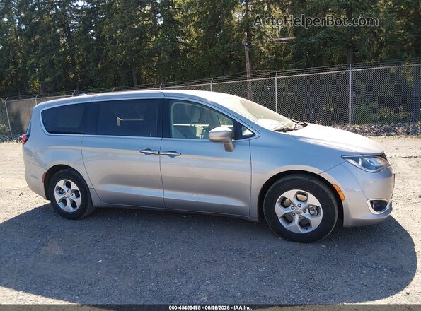 2C4RC1H71HR838223 2017 CHRYSLER PACIFICA Gray Вид задньої частини салону