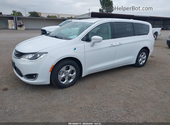 2C4RC1H71JR356292 2018 CHRYSLER PACIFICA White Front left