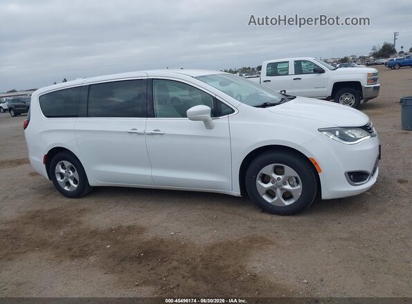 2C4RC1H71JR356292 2018 CHRYSLER PACIFICA White 360 interior view