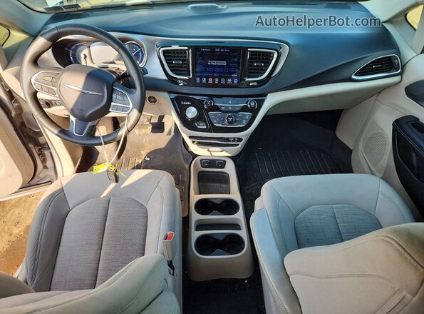 2C4RC1H72HR500703 2017 CHRYSLER PACIFICA Серебряный Вид панели приборов