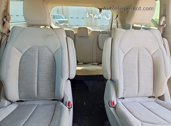 2C4RC1H72HR500703 2017 CHRYSLER PACIFICA Серебряный Вид задних сидений