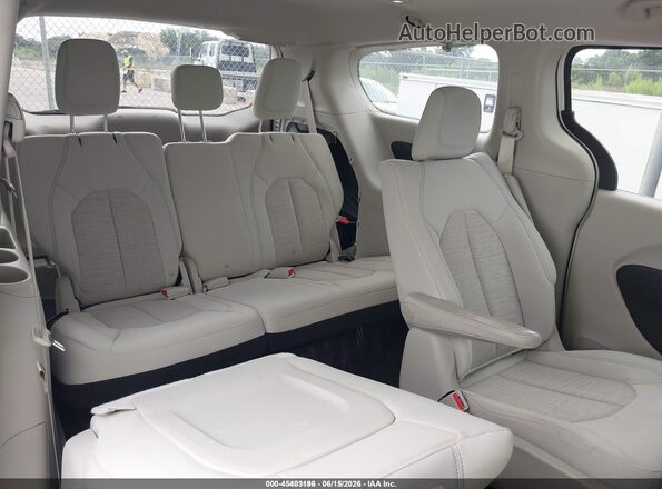 2C4RC1H74HR745552 2017 CHRYSLER PACIFICA White Вид наклейки з VIN-кодом