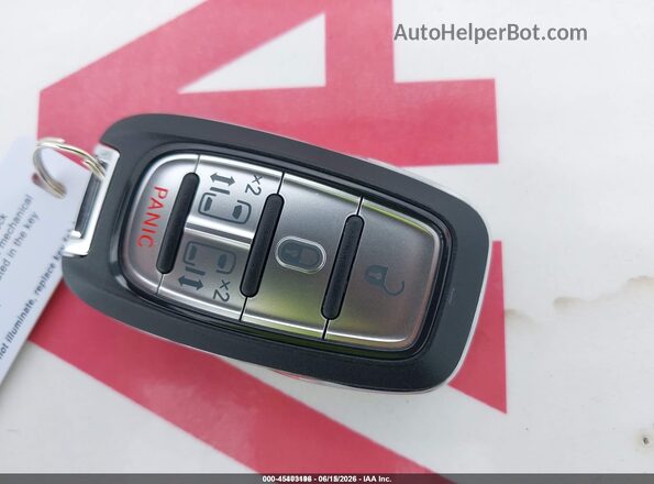 2C4RC1H74HR745552 2017 CHRYSLER PACIFICA White Вид панелі приладів