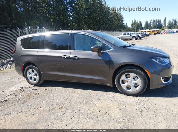 2C4RC1H75HR797479 2017 CHRYSLER PACIFICA Gray Rear interior view