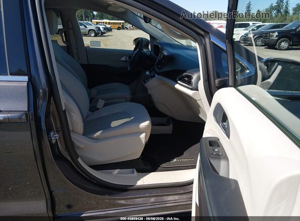 2C4RC1H75HR797479 2017 CHRYSLER PACIFICA Gray Front interior view