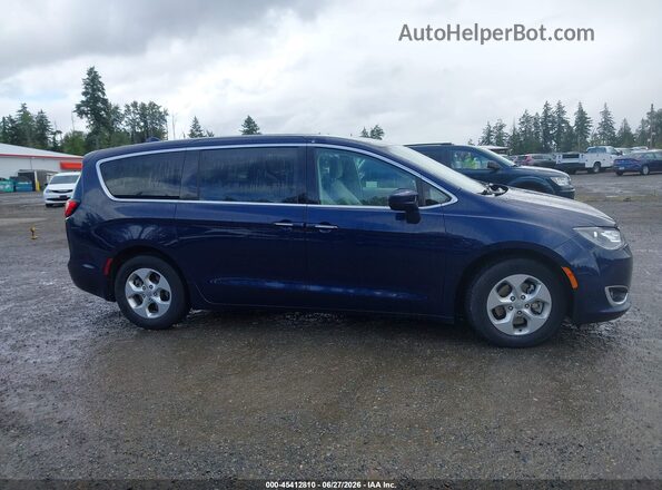 2C4RC1H76HR836192 2017 CHRYSLER PACIFICA Blue Rear interior view
