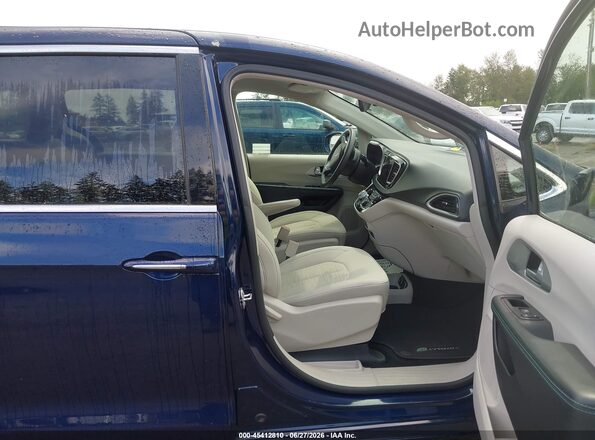 2C4RC1H76HR836192 2017 CHRYSLER PACIFICA Blue Front interior view