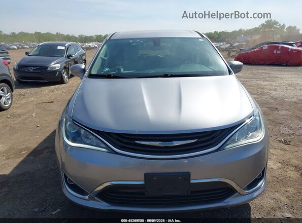 2C4RC1H77JR332952 2018 CHRYSLER PACIFICA Silver Вид спереду