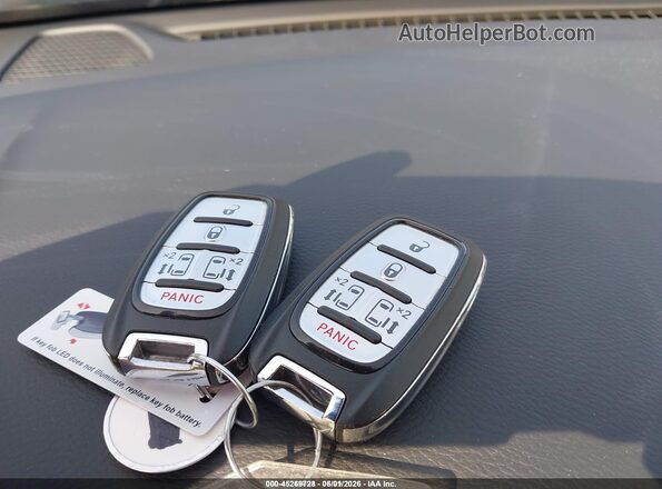 2C4RC1H77JR332952 2018 CHRYSLER PACIFICA Silver Вид панелі приладів