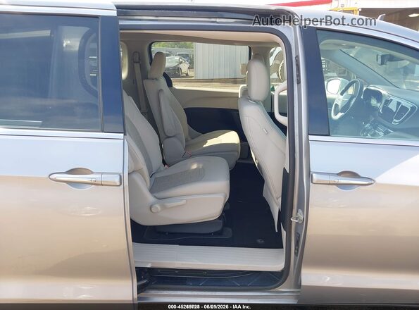 2C4RC1H77JR332952 2018 CHRYSLER PACIFICA Silver Вид наклейки з VIN-кодом