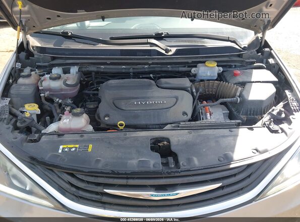 2C4RC1H77JR332952 2018 CHRYSLER PACIFICA Silver Вид ззаду