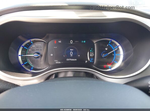 2C4RC1H77JR332952 2018 CHRYSLER PACIFICA Silver Вид задніх сидінь