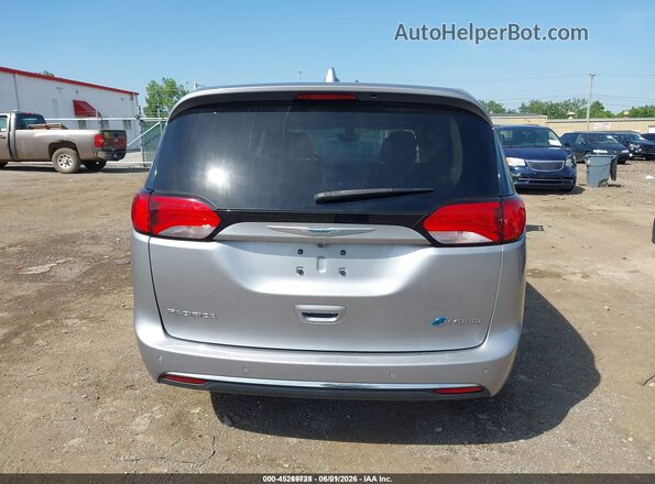 2C4RC1H77JR332952 2018 CHRYSLER PACIFICA Silver 