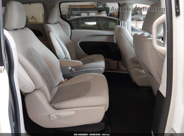2C4RC1H78HR797444 2017 CHRYSLER PACIFICA White Вид наклейки з VIN-кодом