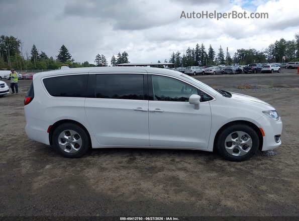 2C4RC1H78HR838218 2017 CHRYSLER PACIFICA White Widok wnętrza z tyłu