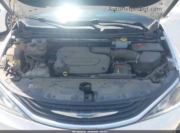 2C4RC1H79JR306918 2018 CHRYSLER PACIFICA Белый Вид сзади