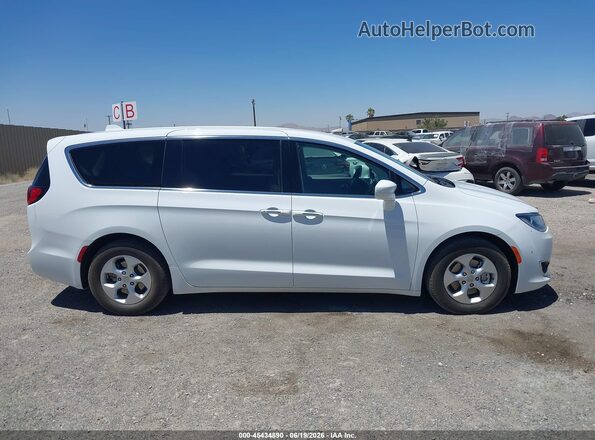 2C4RC1H7XHR797428 2017 CHRYSLER PACIFICA White Rear interior view