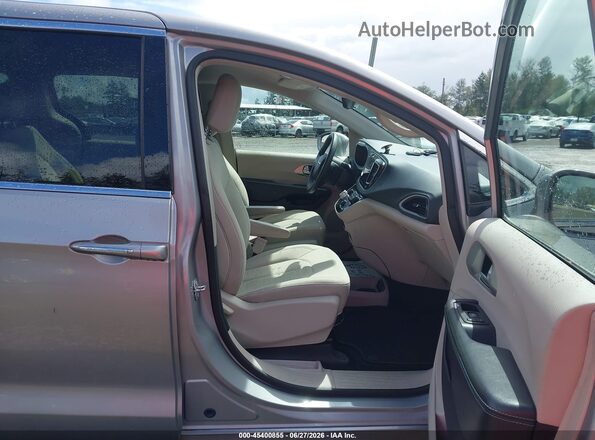 2C4RC1H7XJR289725 2018 CHRYSLER PACIFICA Silver Front interior view