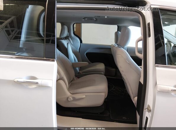 2C4RC1H7XJR355223 2018 CHRYSLER PACIFICA White Вид наклейки з VIN-кодом