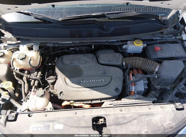 2C4RC1H7XJR355223 2018 CHRYSLER PACIFICA White Вид ззаду