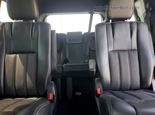2C4RC1HG6GR113375 2016 CHRYSLER TOWN Silver Widok tylnych siedzeń