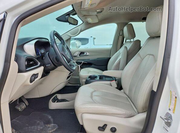 2C4RC1L70JR183646 2018 CHRYSLER PACIFICA White Widok wnętrza z przodu
